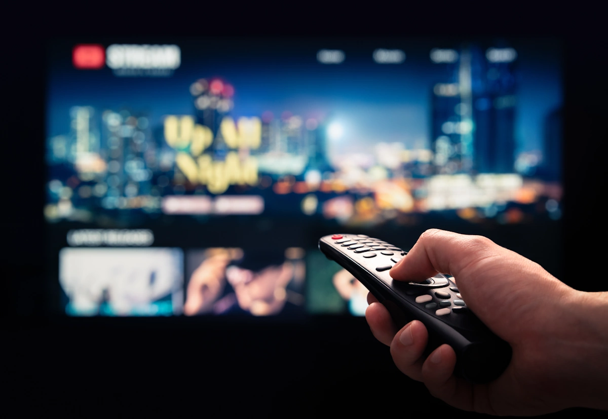 Telewizja internetowa vs kablówka – poznaj różnice