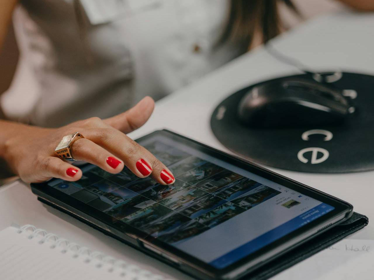 Obieg dokumentów w firmie – jak nowoczesne systemy oszczędzają czas i pieniądze?