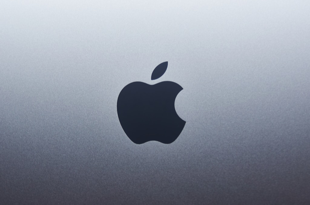 Apple MacBook Pro 2025 i Apple Watch 11 – jak technologia staje się codziennym towarzyszem