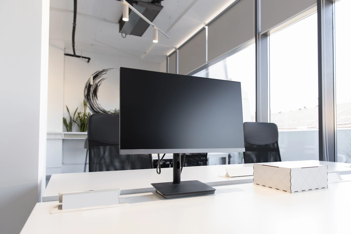 Monitory poleasingowe – czy to się opłaca i dla kogo to najlepsze rozwiązanie?